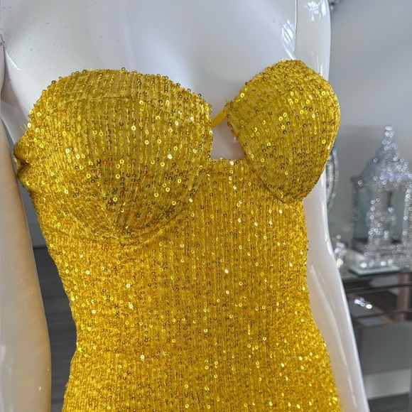 NWOT 🌼 Yellow Sequin Strapless Asymmetrical Dress - Picture 9 of 17